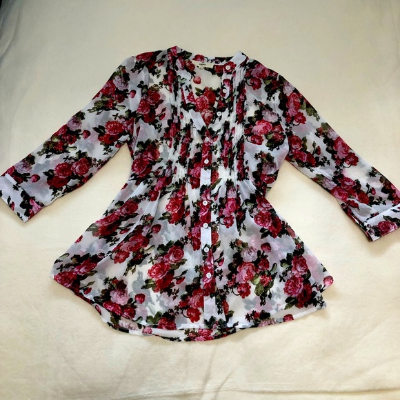 Summer blouse - Picture 1 of 3